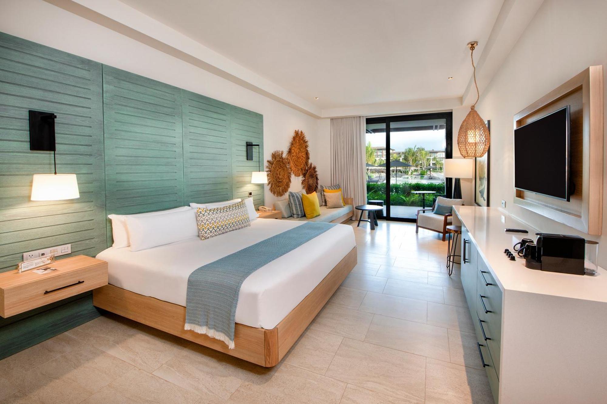 Resort King Pool View Junior Suite